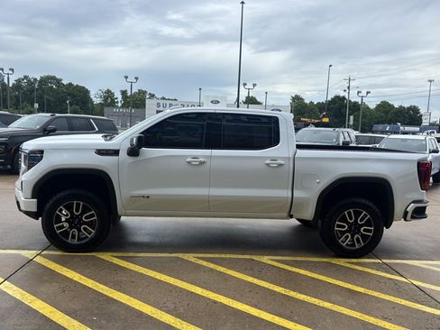 Used 2025 GMC Sierra 1500 AT4 w/ Technology Package AWD/4WD image 8