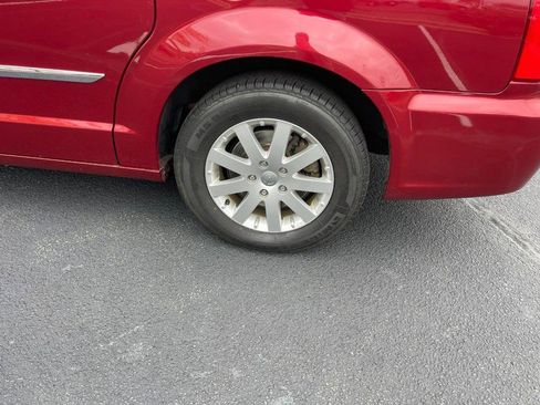 Used 2016 Chrysler Town & Country Touring w/ Driver Convenience Group image 5