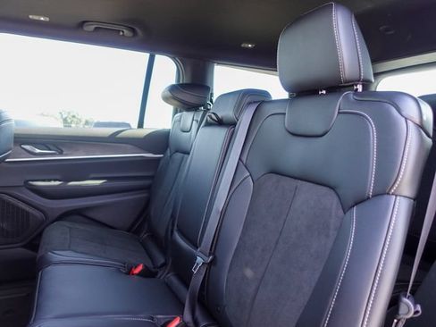 New 2026 Jeep Grand Cherokee L 4WD image 23