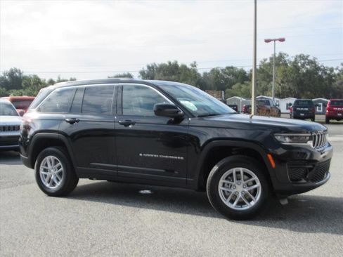 New 2025 Jeep Grand Cherokee Laredo image 2