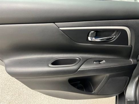 Used 2017 Nissan Altima 2.5 SL w/ Moonroof Package FWD image 40