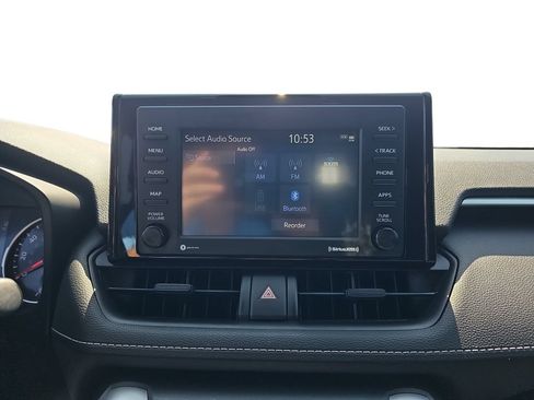 Used 2022 Toyota RAV4 LE FWD image 21
