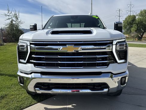 Used 2024 Chevrolet Silverado 3500 LTZ w/ LTZ Convenience Package AWD/4WD image 8