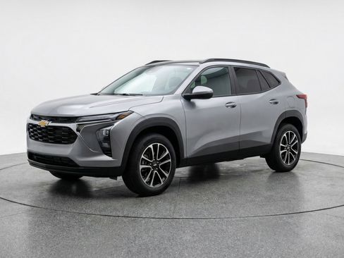 Used 2025 Chevrolet TrailBlazer LT FWD image 3