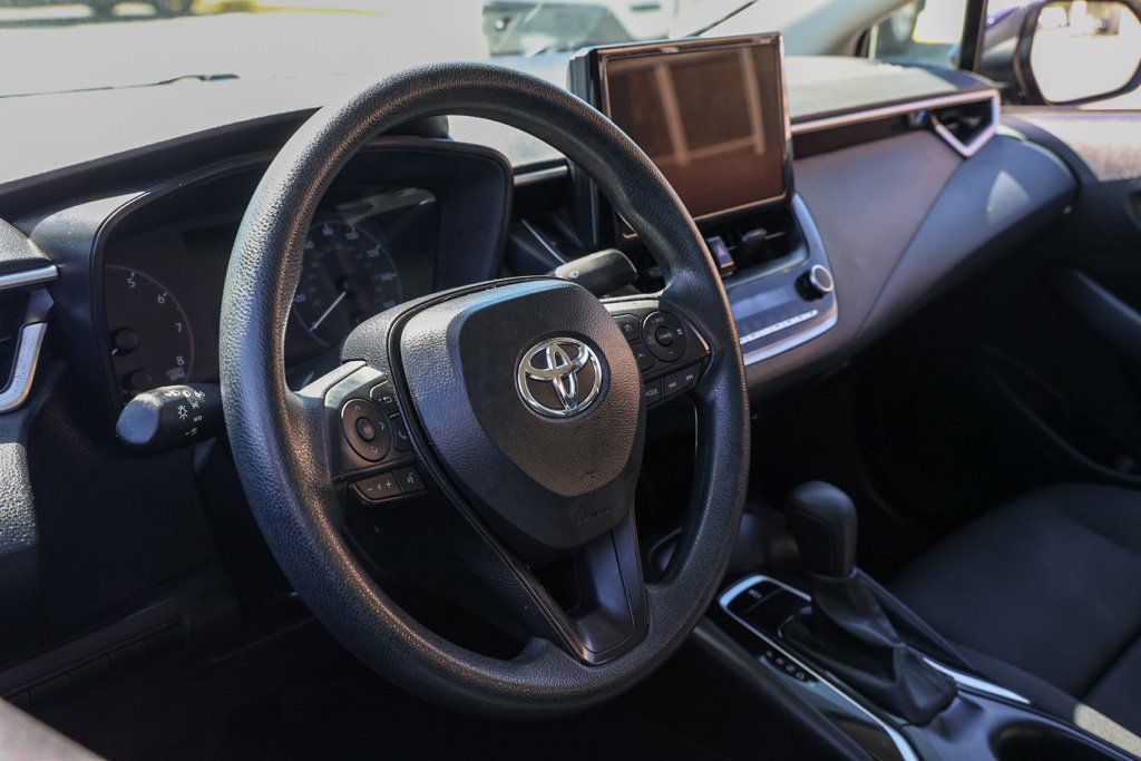 Used 2025 Toyota Corolla LE FWD image 15