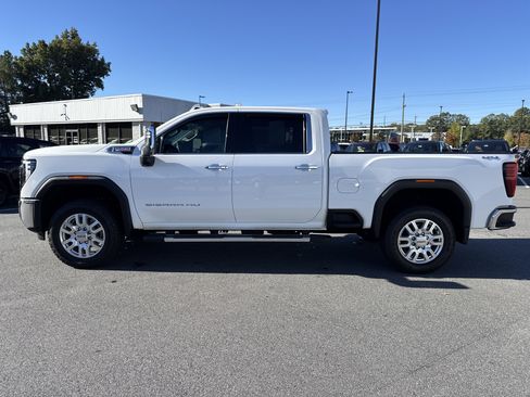 Used 2024 GMC Sierra 2500 SLT w/ SLT Convenience Package image 4