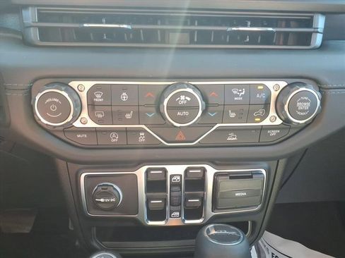 New 2025 Jeep Gladiator Sport image 14