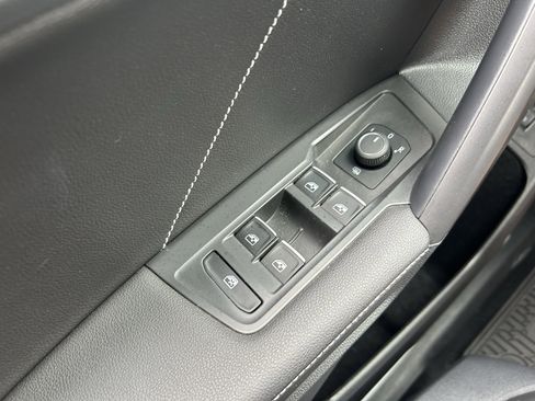 Certified 2022 Volkswagen Tiguan SE R-Line image 20