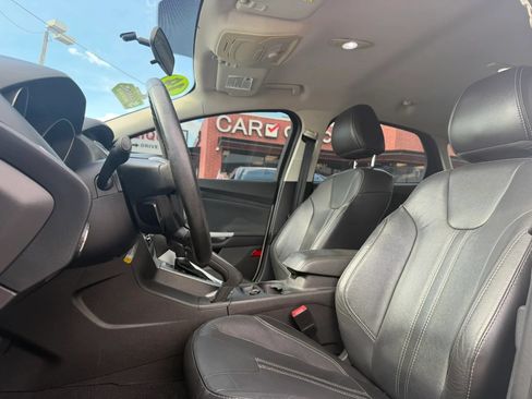 Used 2014 Ford Focus SE w/ Equipment Group 201A FWD image 9