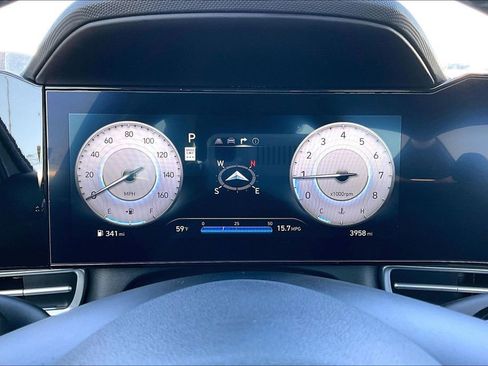 Used 2025 Hyundai Elantra SEL image 20