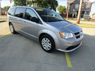 Used 2018 Dodge Grand Caravan SE image 1