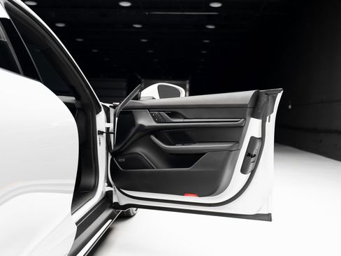 Used 2022 Porsche Taycan image 59