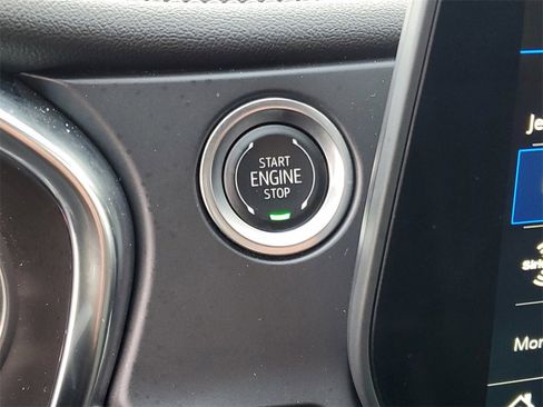 Used 2025 Chevrolet Blazer LT image 17