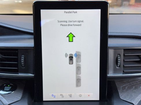 Used 2020 Ford Explorer Platinum w/ Premium Technology Package image 28