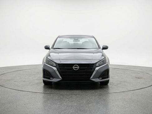 Used 2025 Nissan Altima 2.5 SV FWD image 2