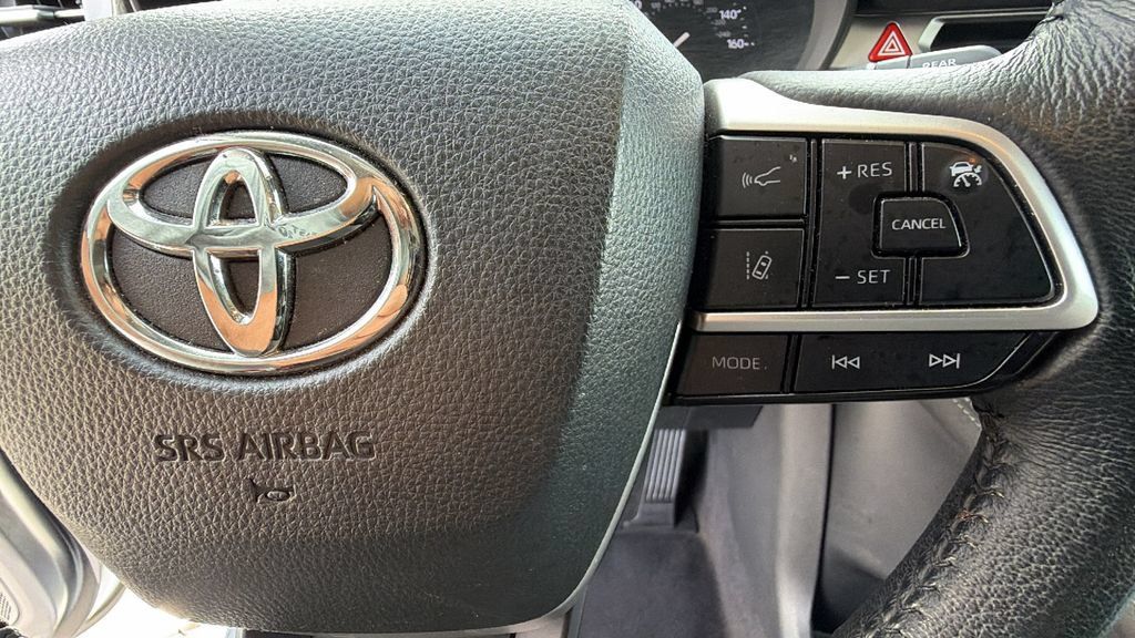 Certified 2025 Toyota Sienna XLE FWD image 20