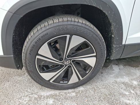 New 2026 Volkswagen Taos SE AWD/4WD image 4