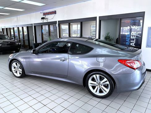 Used 2011 Hyundai Genesis 2.0T RWD image 2