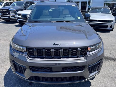 New 2026 Jeep Grand Cherokee Limited AWD/4WD image 2