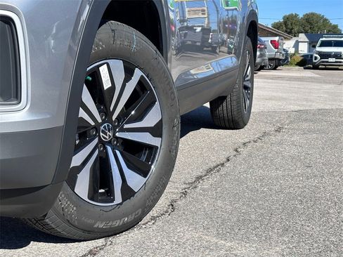 New 2026 Volkswagen Atlas SE image 2