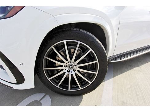 Used 2024 Mercedes-Benz GLS 450 4MATIC image 31