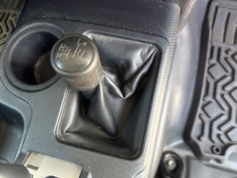 Used 2008 Toyota FJ Cruiser 4WD image 37
