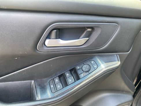 Certified 2024 Nissan Rogue SV AWD/4WD image 12