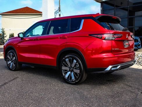 Used 2025 Mitsubishi Outlander SE AWD/4WD image 4