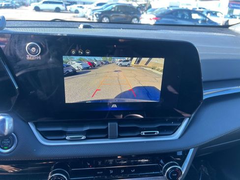 Used 2025 Chevrolet Equinox LT image 17