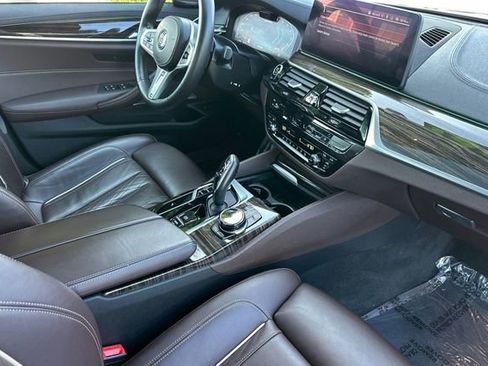 Used 2022 BMW M550i xDrive w/ Executive Package image 17
