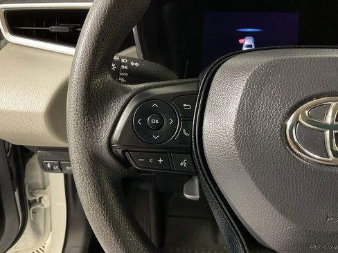 Used 2021 Toyota Corolla LE image 24