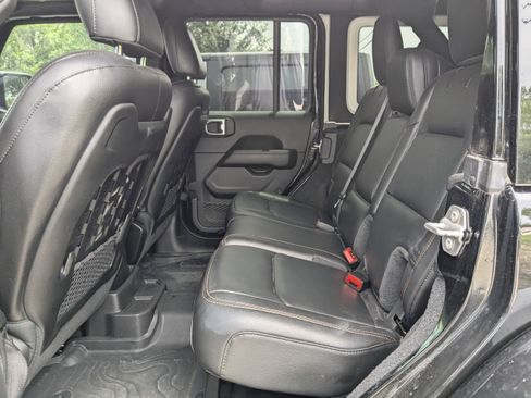 Used 2021 Jeep Wrangler Unlimited Rubicon w/ Dual Top Group AWD/4WD image 10