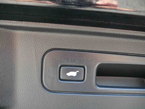 Used 2025 Honda Pilot Touring image 11