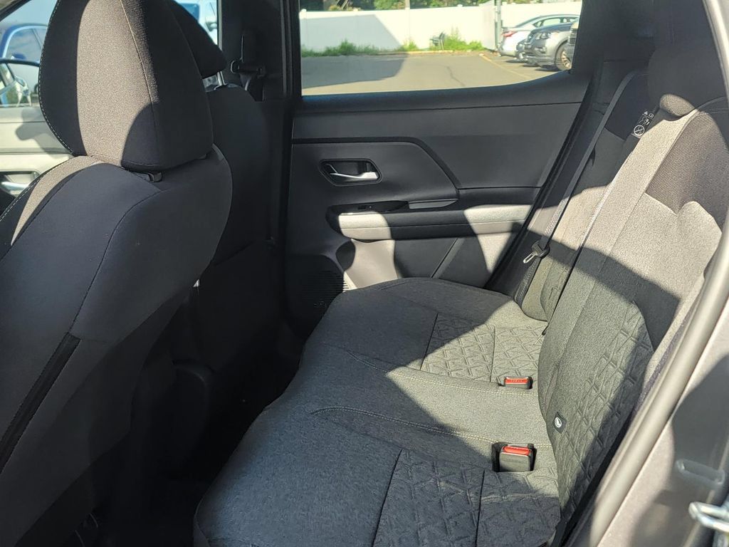 Used 2025 Nissan Kicks SV AWD/4WD image 16