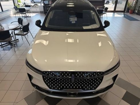 Used 2025 Lincoln Nautilus Reserve AWD/4WD image 5