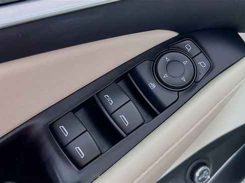 Used 2023 Buick Enclave Essence w/ Experience Buick Package image 19