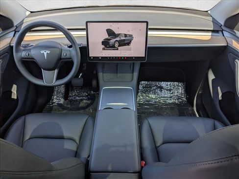 Used 2024 Tesla Model Y Long Range AWD/4WD image 18
