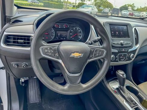 Used 2021 Chevrolet Equinox LS w/ LS Convenience Package FWD image 9