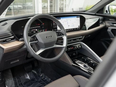 Certified 2025 Audi Q5 Premium Plus w/ Premium Plus AWD/4WD image 10
