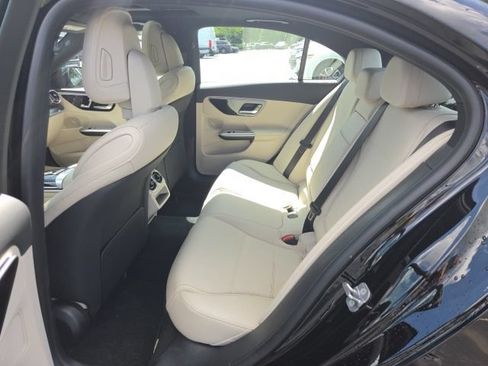 Used 2025 Mercedes-Benz C 300 4MATIC Sedan image 4