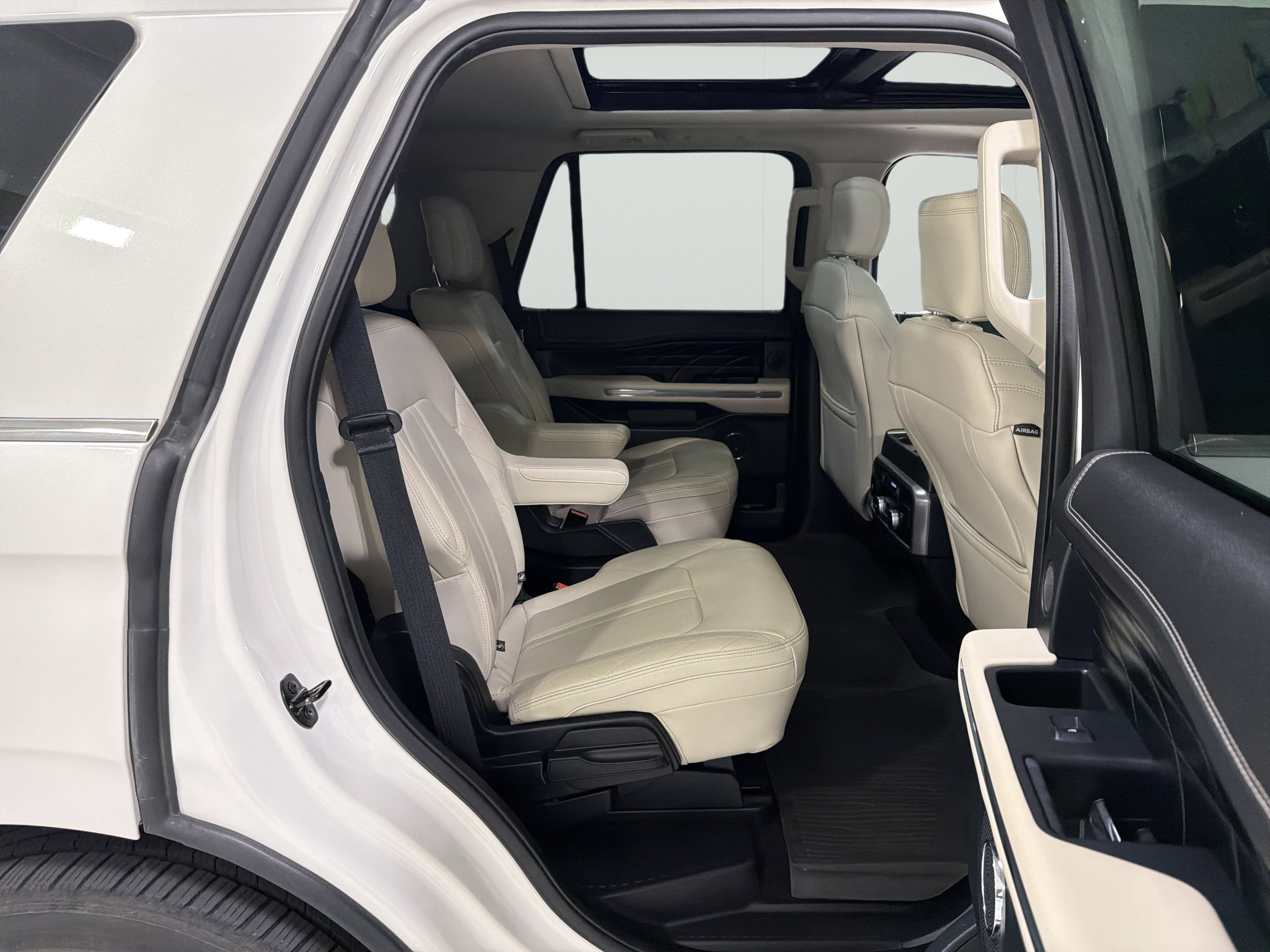 Used 2018 Ford Expedition Platinum RWD image 14