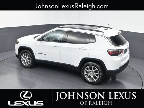 Used 2023 Jeep Compass Latitude w/ Sun and Sound Group AWD/4WD image 25
