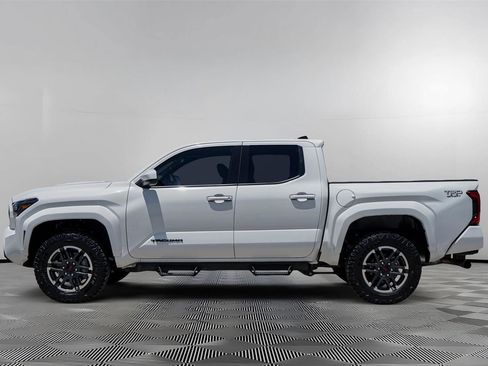 Used 2025 Toyota Tacoma TRD Sport AWD/4WD image 7