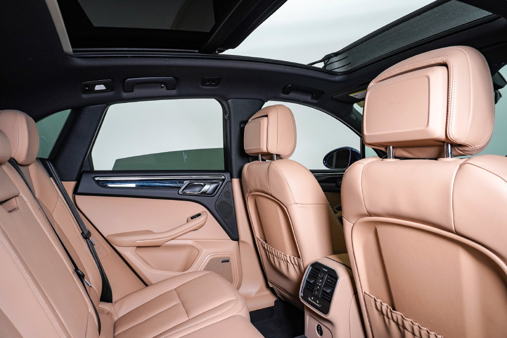 Certified 2026 Porsche Macan AWD/4WD image 16