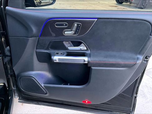 Used 2024 Mercedes-Benz GLB 250 image 23