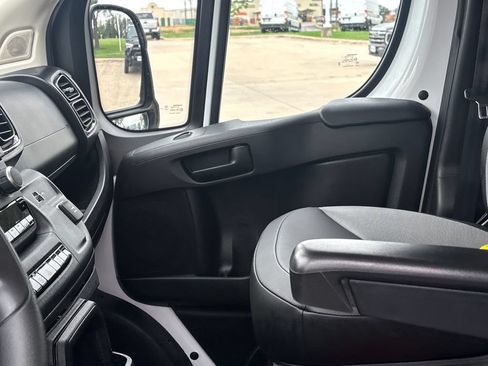 Used 2024 RAM ProMaster 2500 w/ Convenience Group FWD image 9