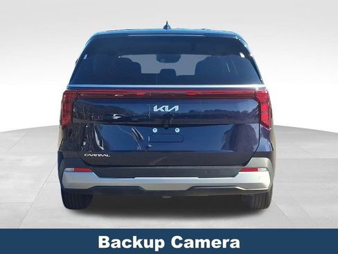 Used 2025 Kia Carnival image 6