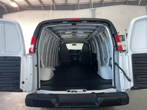Used 2025 GMC Savana 3500 Extended RWD image 6