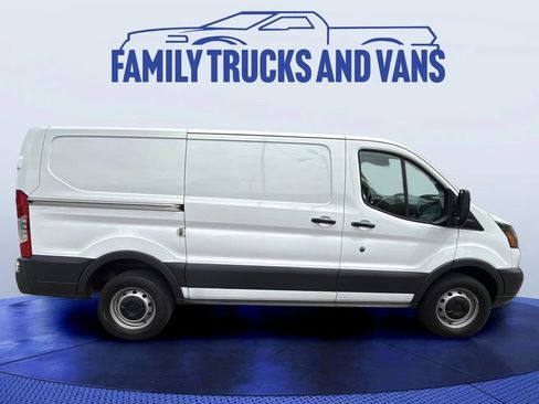 Used 2015 Ford Transit 250 130 Low Roof RWD image 6