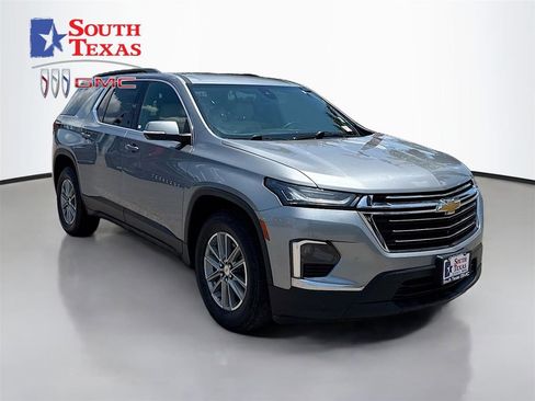 Used 2023 Chevrolet Traverse LT FWD image 1